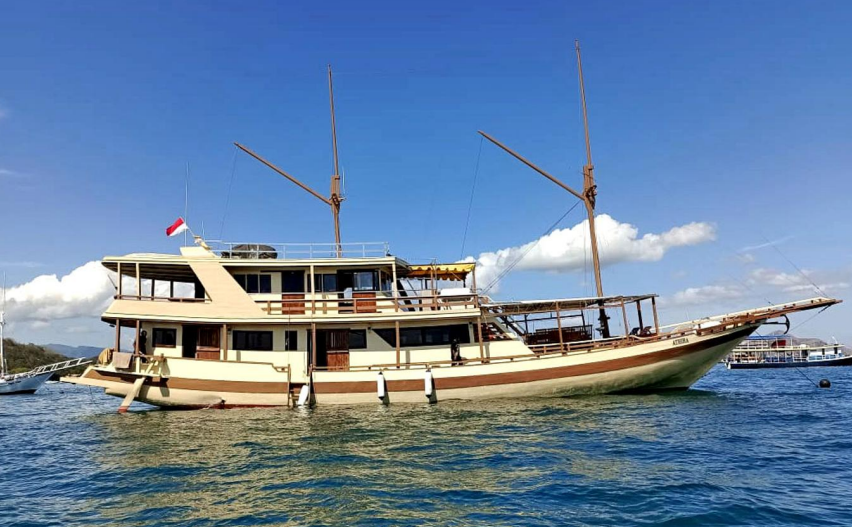Sailing Lombok Komodo 4d3m